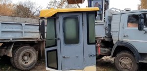 Привезли кабину от погрузчика на покраску.