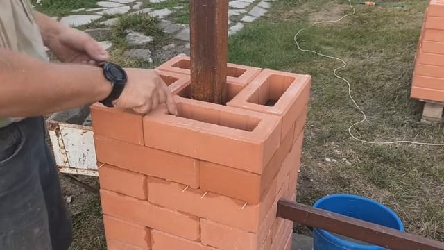 Отличные столбы можно сделать самостоятельно, технология Т-блок