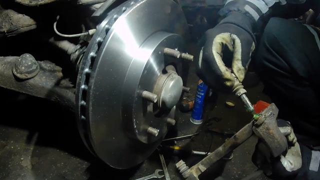 Mitsubishi L200 Triton Bremsscheiben Wechseln. Brake Disc. Brake Pad. Féktárcsa. Fékbetét.