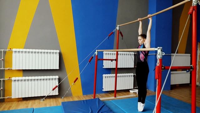 Зачетные комбинации по гимнастике 1 курс ФФКиС Мининский университет смотреть онлайн