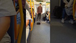 Нереально спел, таланты в электричке. Красиво спел