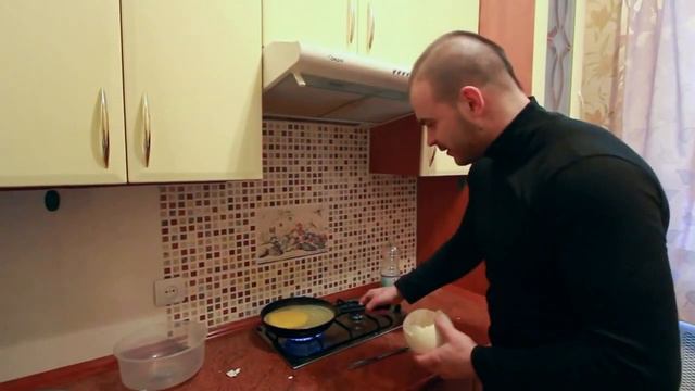 Тесак готовит омлет смотреть онлайн