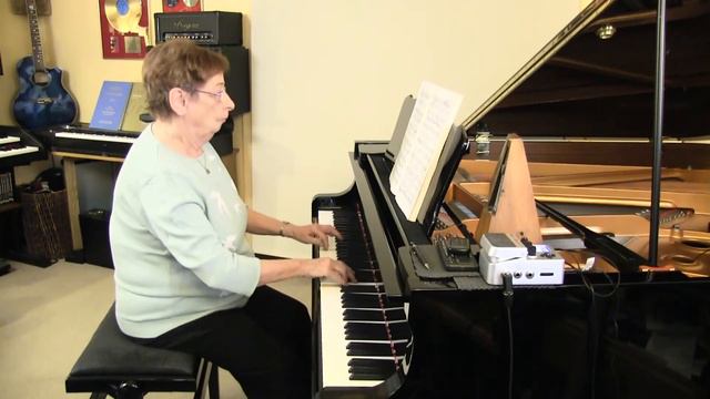 Viv plays Mozart. Playing the Piano moves your soul in ways that cannot be described. смотреть онлайн