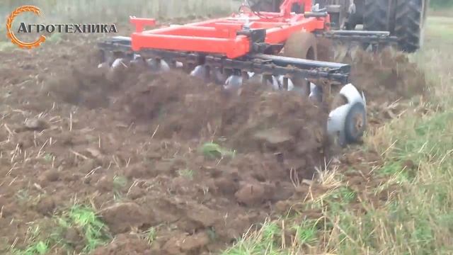 Тяжелая дисковая борона Quivogne + NewHolland (303 л.с.) смотреть онлайн