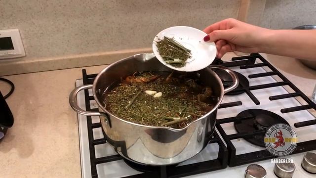 Вареный сладкий рак с медом и яблоками смотреть онлайн