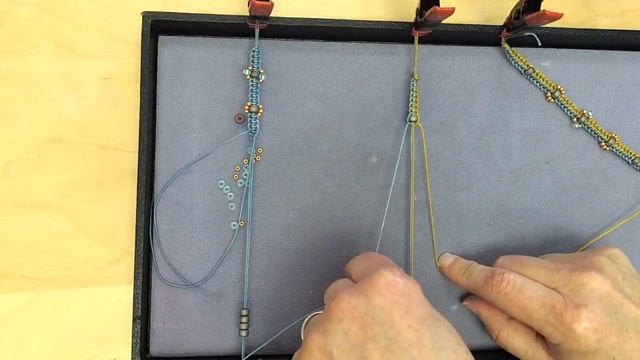 Free Tip Friday: New Macrame Stitch and New Beads= Bracelet Time! смотреть онлайн