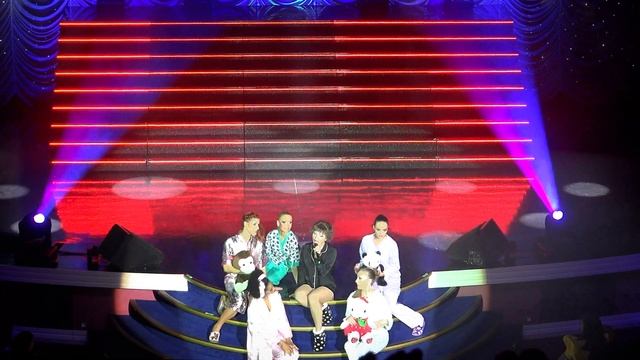 Grease. Look at me, I'm Sandy Dee. Grease musical dance show смотреть онлайн