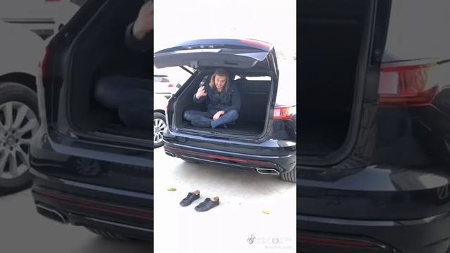 Volkswagen Tiguan 2.0 VS Volkswagen Touareg III СРАВНЕНИЕ ДВУХ ВНЕДОРОЖНИКОВ! ЧТО ЛУЧШЕ? #shorts смотреть онлайн