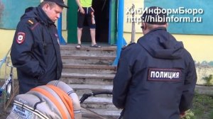 Пьяная мать с годовалым ребенком в Апатитах сопротивляется полиции