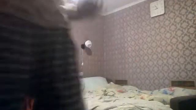 Учение кувырков на кровате. смотреть онлайн