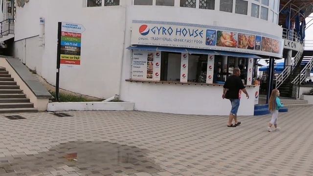 Идём смотреть, что происходит на пляже в Анапе смотреть онлайн