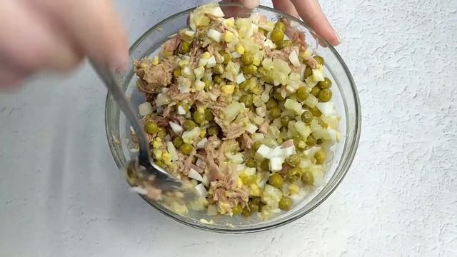 Хоть на праздник хоть на каждый день простой салат с консервой смотреть онлайн