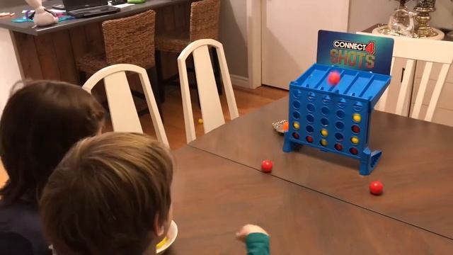 CONNECT 4 SHOTS Review and Battle | Brother & Sister Play & Review смотреть онлайн