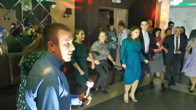 Владимир Аптулаев веселит народ танцами смотреть онлайн