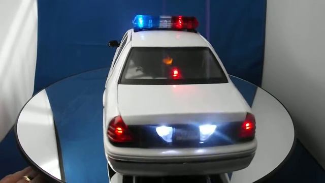 1:18 Diecast White Crown Vic Unmarked Police Car w/wrkg Lights смотреть онлайн