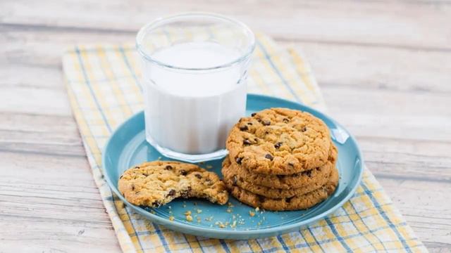 Стакан этого напитка на ночь и крепкий сон гарантирован! смотреть онлайн