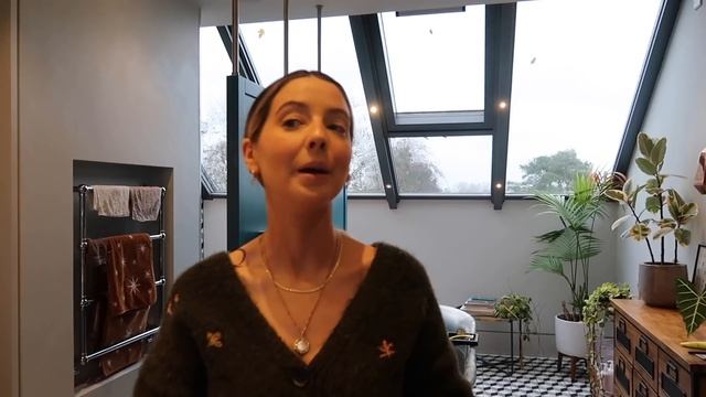 Rainy Day Pampering | VLOGMAS смотреть онлайн