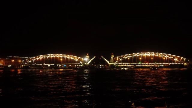 Развод мостов на Неве в Санкт-Петербурге.Теплоход "Ряпушка". смотреть онлайн