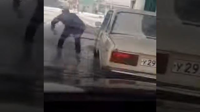 Как открыть замерзшую дверь у авто смотреть онлайн