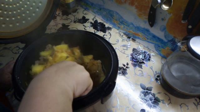 А У НАС НА УЖИН/ЖЕЛУДКИ С КАРТОШКОЙ В МУЛЬТИВАРКЕ/ ВИНЕГРЕТ/И КОМПОТ ВИШНЕВЫЙ смотреть онлайн