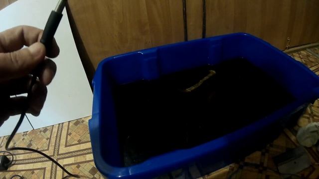 ЧИСТИМ ГВОЗДИ И ПОДКОВЫ МЕТОДОМ ЭЛЕКТРОЛИЗА... смотреть онлайн