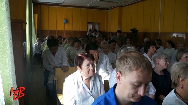 С праздником люди в белых халатах смотреть онлайн