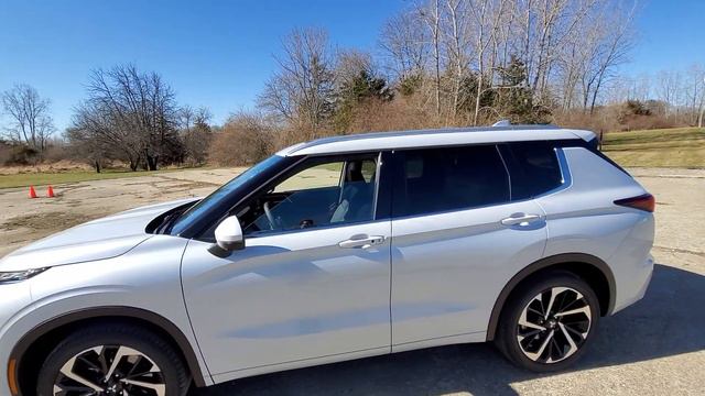 2022 Mitsubishi Outlander exterior and interior walkaround смотреть онлайн