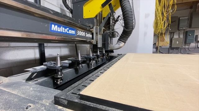 Multicam 3000 CNC Router with ATC смотреть онлайн
