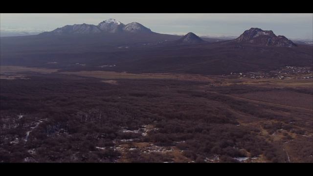 Полеты у подножья горы Змейка | Flights at the foot of the Snake Mountain смотреть онлайн