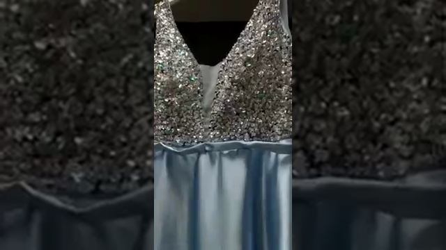 Голубое атласное платье с блестящим топом смотреть онлайн