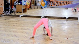 Детский спортивный акробатический танец #19