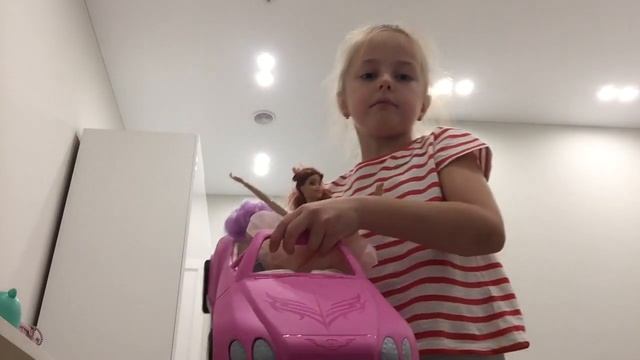 Новые коньки для Фигурного катания ⛸ | Любимые игрушки ? смотреть онлайн