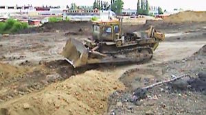 Гусеничный трактор Т-330 - самый мощный советский бульдозер в работе