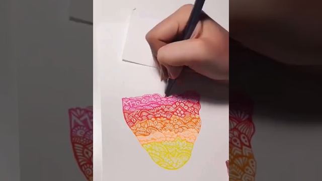 Artist Draws Human Heart From Abstract Paterns смотреть онлайн