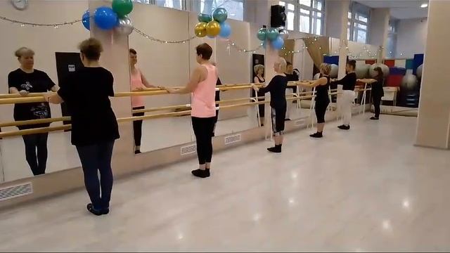 “Московское долголетие”. Хореография. Разогрев. Педагог Оксана Бабаева смотреть онлайн