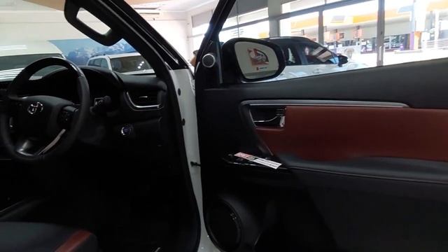 2023 Toyota Fortuner Facelift vs Ford Everest vs Mitsubishi Pajero Sport смотреть онлайн