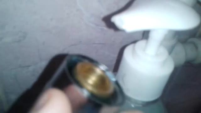 Замена плоского гусака на смесителе с маленькой воронкой входа смотреть онлайн