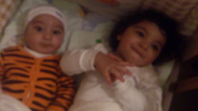 Мераби и Анастасия после дневного сна, болтушки смотреть онлайн