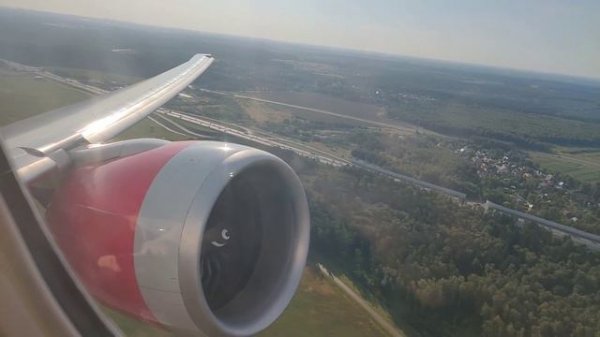 Взлёт Boeing 777-300ER Azur Air