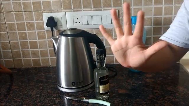 How to remove label or sticker from glass bottle without efforts | #simpleLife #creativeMomEkta смотреть онлайн