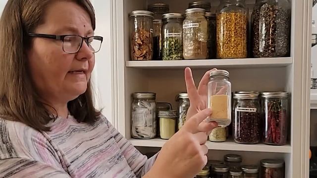 Sneak a Peek: Dehydrated Pantry Tour & What I do with Leftover Dehydrated Food смотреть онлайн