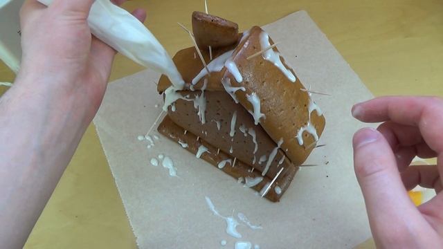 Gingerbread house making kit смотреть онлайн