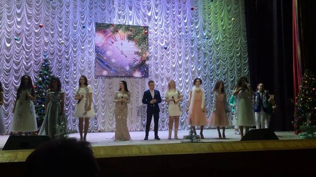 5 минут (из к/ф "Карнавальная ночь") Сона Сафарян смотреть онлайн