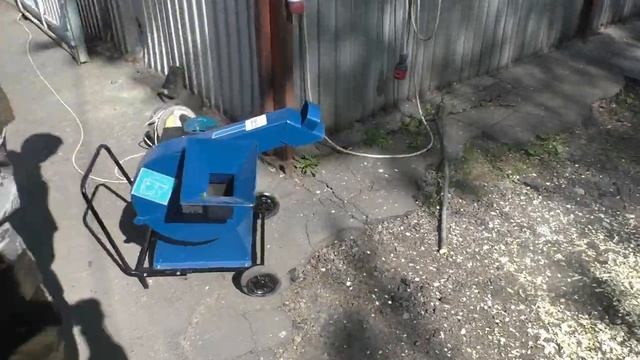 Садовый измельчитель веток (щепорез) ДРОВОСЕК МР-300. Демонстрация работы смотреть онлайн