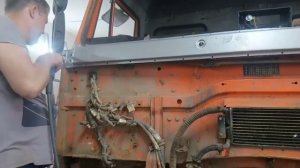 Камаз по низу рынка, купил рамку лобового стекла, замена панели дворников. #PEREGRUZ