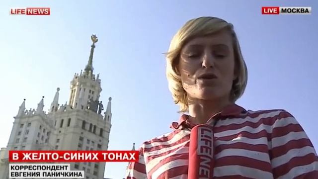 СУПЕР !!!. В ЦЕНТРЕ МОСКВЫ ПОДНЯТ УКРАИНСКИЙ ФЛАГ. смотреть онлайн