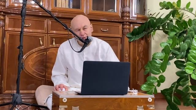 Как преданные видят Кришну. ШБ 10.21.08-09 (2022.12.16) смотреть онлайн
