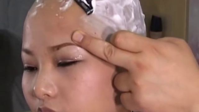 Straight Razor Girl Headshave