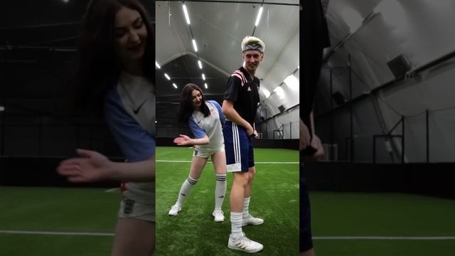 ФУТБОЛ НА ШЛЕПКИ смотреть онлайн
