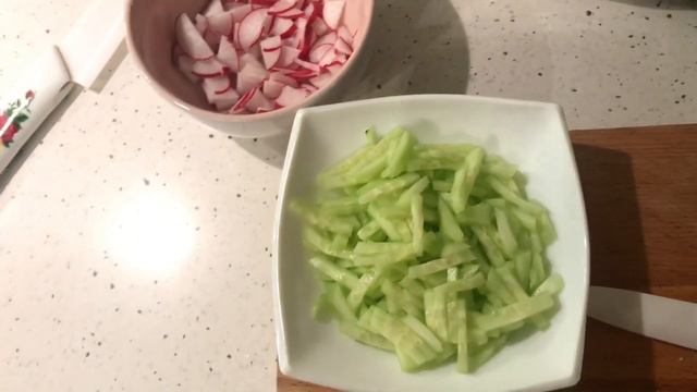 КАК ПРИГОТОВИТЬ ВКУСНУЮ ОКРОШКУ! | HOW TO MAKE RUSSIAN FOOD? смотреть онлайн